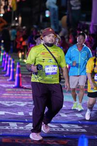 BIB: 4239
                            <button type="button" onclick="openModal(26262133)" class="btn btn-primary btn-sm float-right btn-popup" data-toggle="modal" data-target=".modal-high-quality">
                        <i class="fas fa-shopping-cart"></i> Add to Cart
                    </button>
                                            <button type="button" onclick="isThisMe(26262133, true)" class="btn btn-success btn-sm float-right btn-popup btn-isme hidden" data-toggle="tooltip" data-placement="bottom" title="นี่คือรูปของคุณใช่ไหม คลิกที่นี่เพื่อเอาเข้าอัลบั้ม">
                        <i class="fas fa-plus"></i> Add to album
                    </button>
                    <button type="button" onclick="isThisMe(26262133, false)" class="btn btn-warning btn-sm float-right btn-popup btn-isnotme hidden">
                        <i class="fas fa-ban"></i> Remove from album
                    </button>